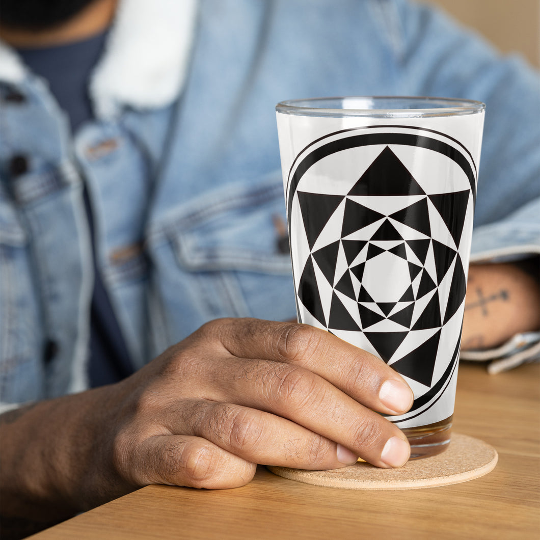 CROP CIRCLE Pint glass